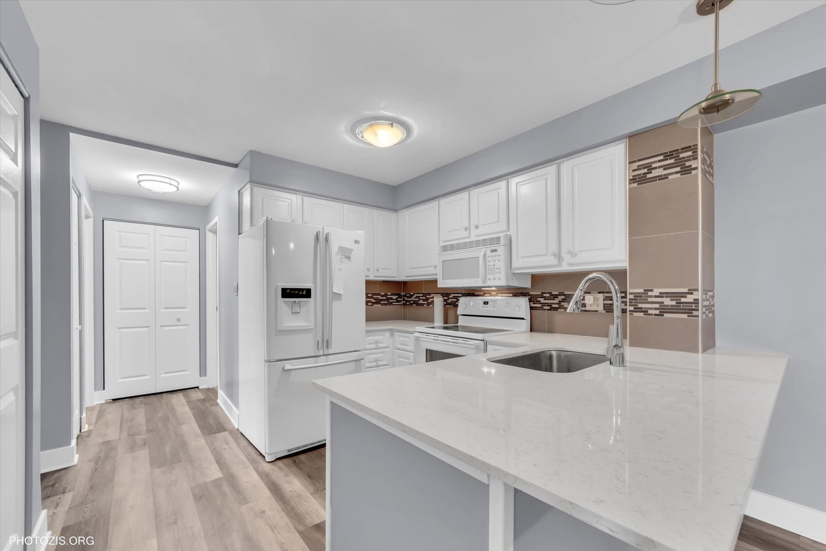 5400 Walnut Avenue 402