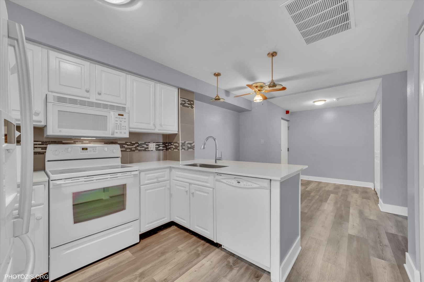 5400 Walnut Avenue 402