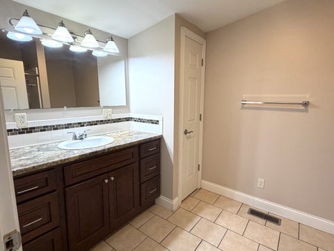 Tiny photo for 25 Westclox Avenue, Peru, IL 61354 (MLS # 12691200)