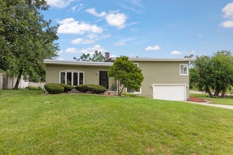Photo of 8230 W 85th Street, Hickory Hills, IL 60457 (MLS # 12720669)