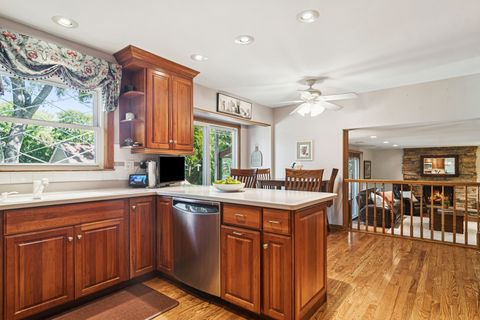 Tiny photo for 1102 E Waverly Drive, Arlington Heights, IL 60004 (MLS # 12606282)