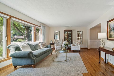 Tiny photo for 1102 E Waverly Drive, Arlington Heights, IL 60004 (MLS # 12606282)