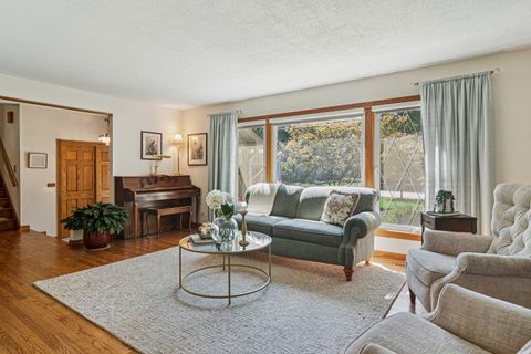 Tiny photo for 1102 E Waverly Drive, Arlington Heights, IL 60004 (MLS # 12606282)