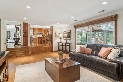 Tiny photo for 1102 E Waverly Drive, Arlington Heights, IL 60004 (MLS # 12606282)