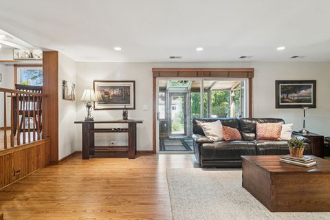 Tiny photo for 1102 E Waverly Drive, Arlington Heights, IL 60004 (MLS # 12606282)