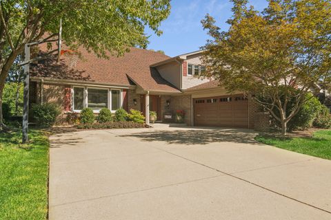 Photo of 1102 E Waverly Drive, Arlington Heights, IL 60004 (MLS # 12606282)