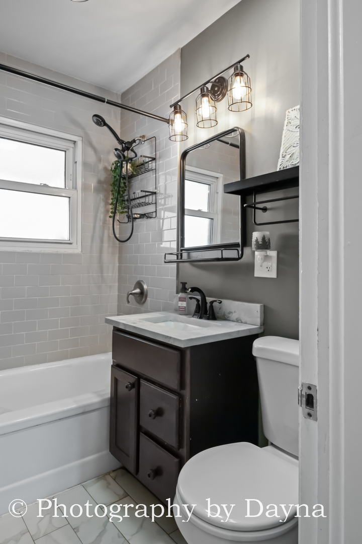 Tinley Park, Illinois 60477, United States, 4 Bedrooms Bedrooms, ,1 BathroomBathrooms,Residential,Active,227694