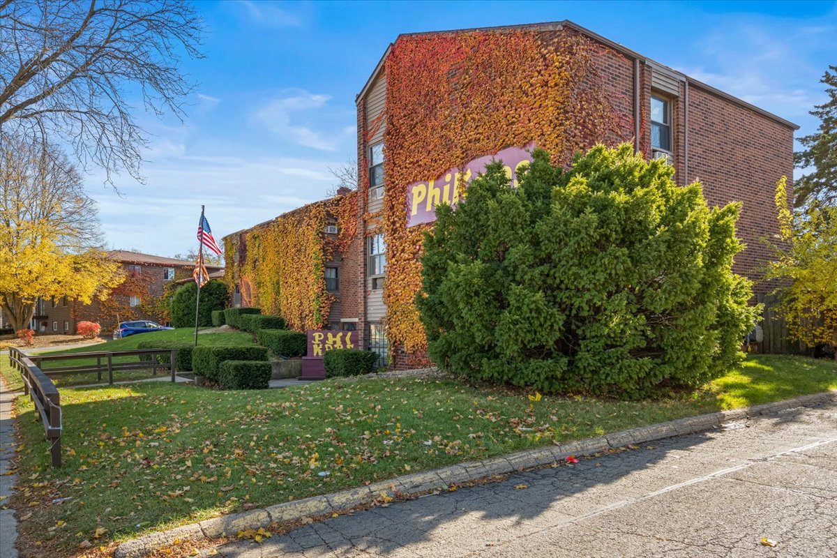 910 W Hillcrest Drive