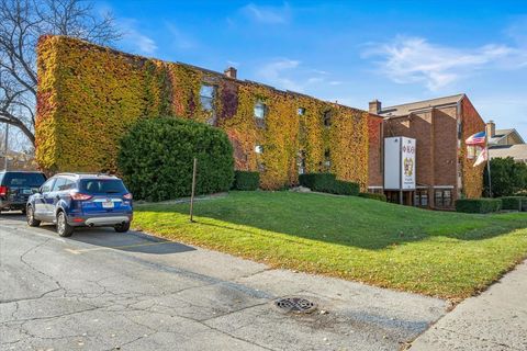 910 W Hillcrest Drive DeKalb IL 60115