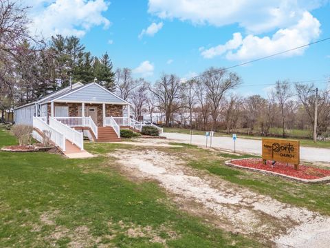 13895 1st Street Pekin IL 61554