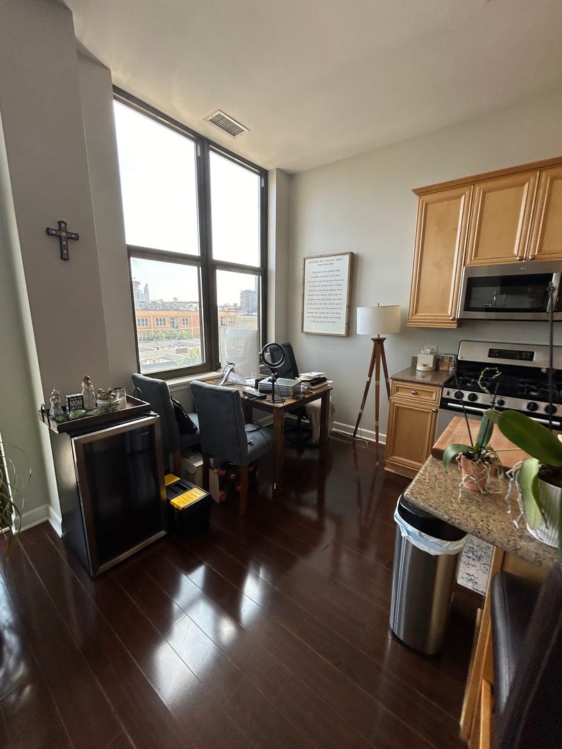 15 S Throop Street 506