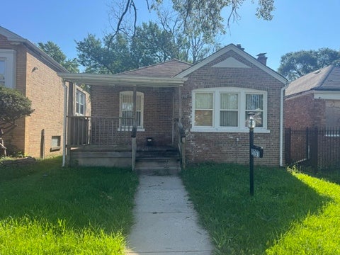 Photo of 9757 S Ingleside Avenue, Chicago, IL 60628 (MLS # 12744732)