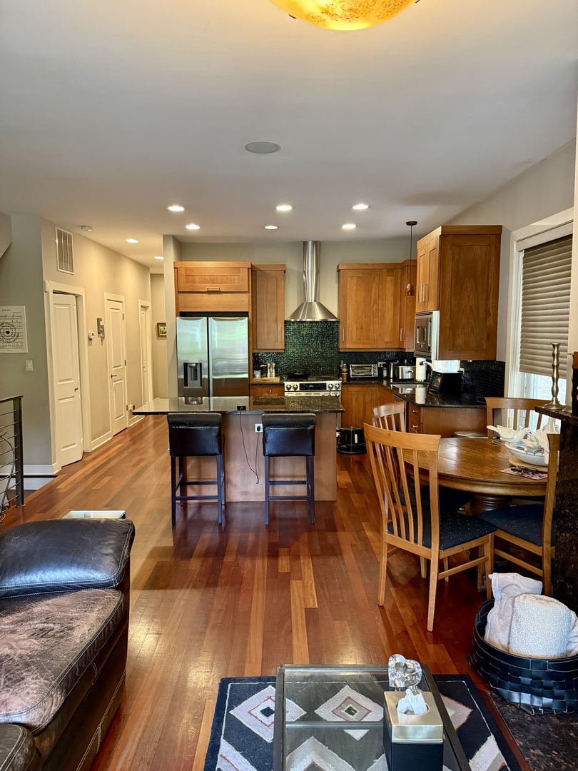1621 W Le Moyne Street 1W