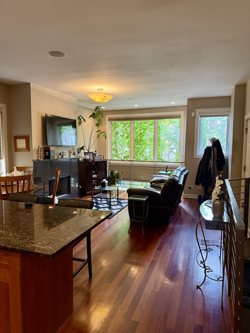 1621 W Le Moyne Street 1W