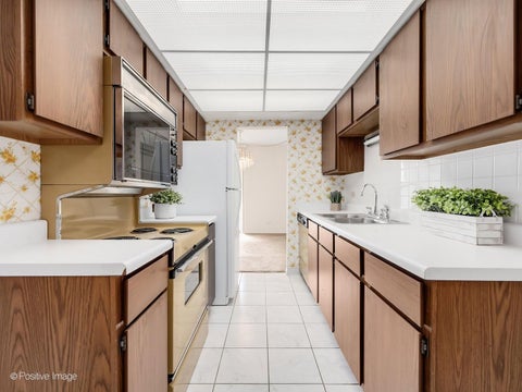 Tiny photo for 6340 AMERICANA Drive #216, Willowbrook, IL 60527 (MLS # 12648534)