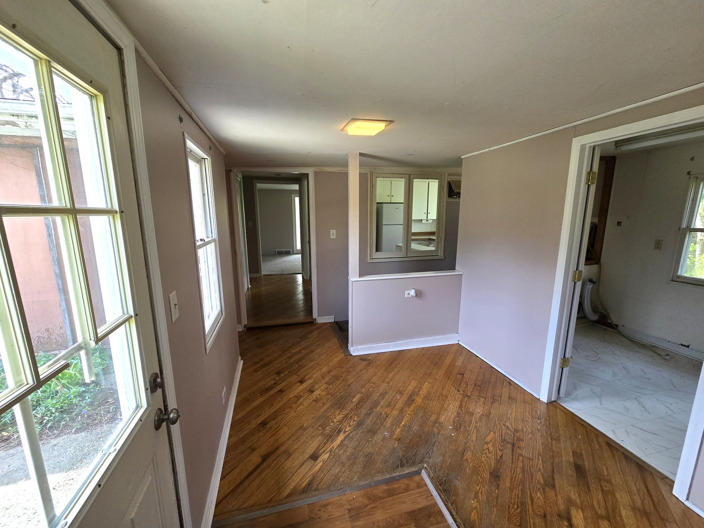 Woodstock, Illinois 60098, United States, 2 Bedrooms Bedrooms, ,1 BathroomBathrooms,Residential,Active,236784