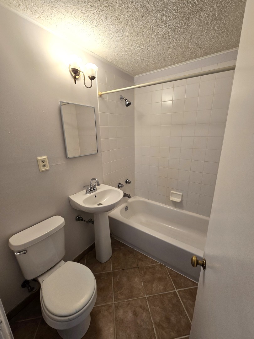 Woodstock, Illinois 60098, United States, 2 Bedrooms Bedrooms, ,1 BathroomBathrooms,Residential,Active,236784