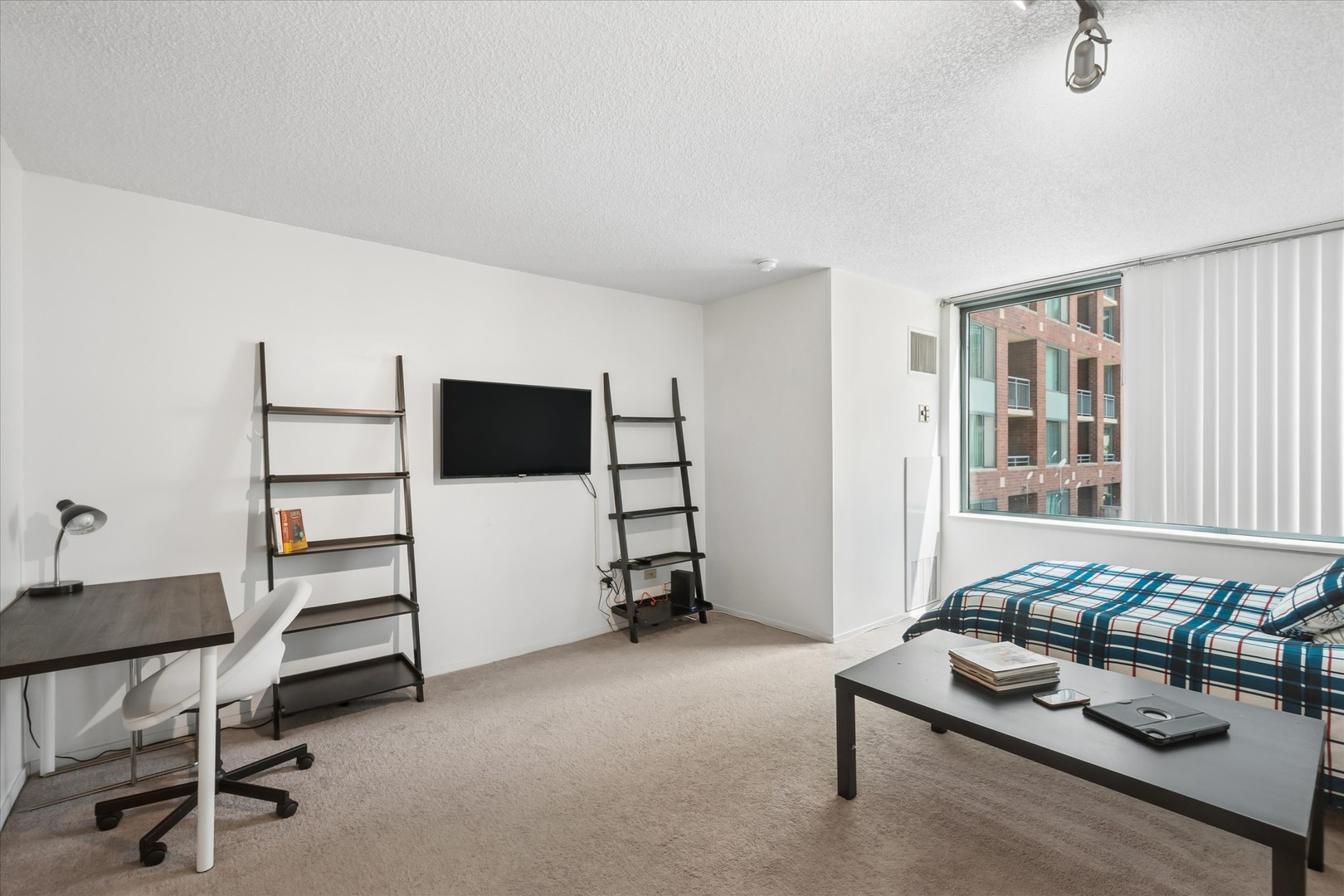 440 N McClurg Court 407S
