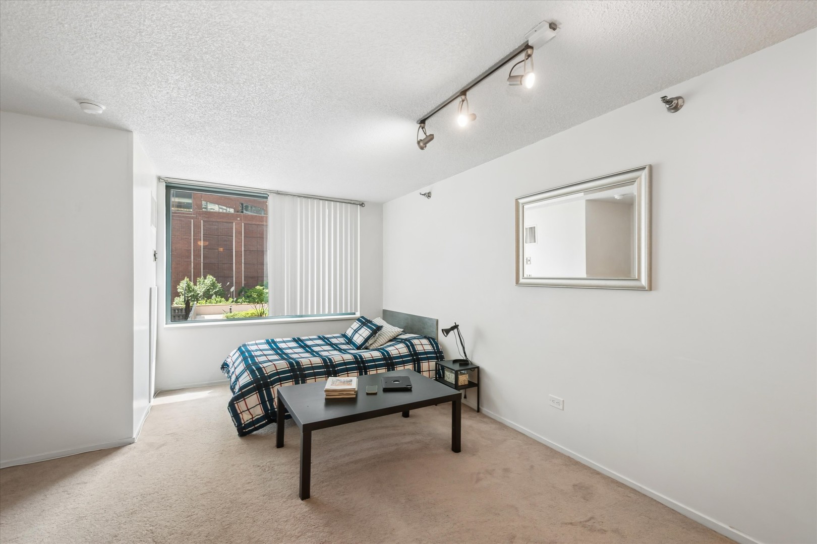 440 N McClurg Court 407S