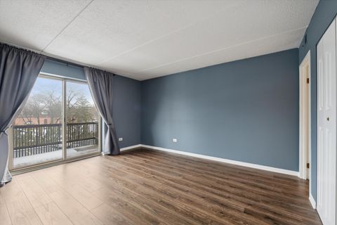 Tiny photo for 8025 Woodglen Lane #303, Downers Grove, IL 60516 (MLS # 12586185)