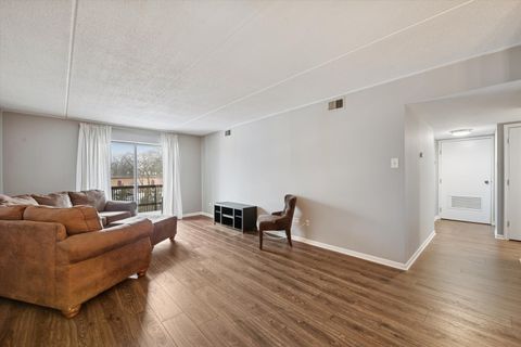 Tiny photo for 8025 Woodglen Lane #303, Downers Grove, IL 60516 (MLS # 12586185)