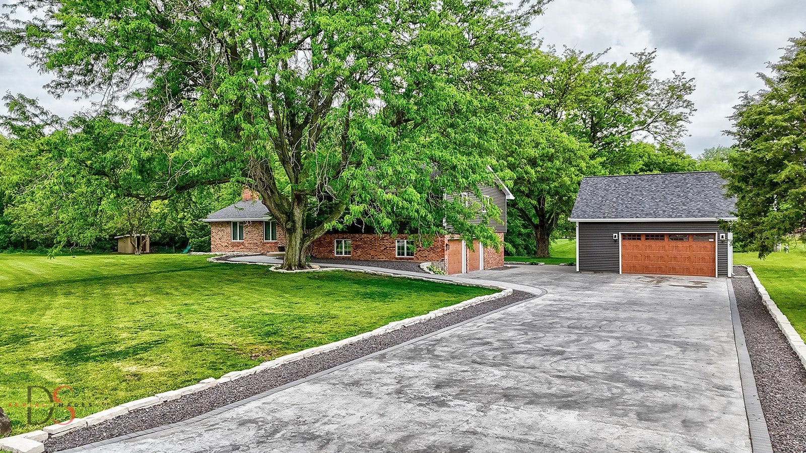 2531 E 1669th Road