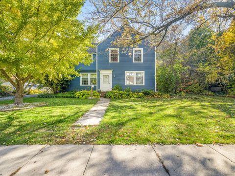 Photo of 615 Dean Street, Woodstock, IL 60098 (MLS # 12511242)