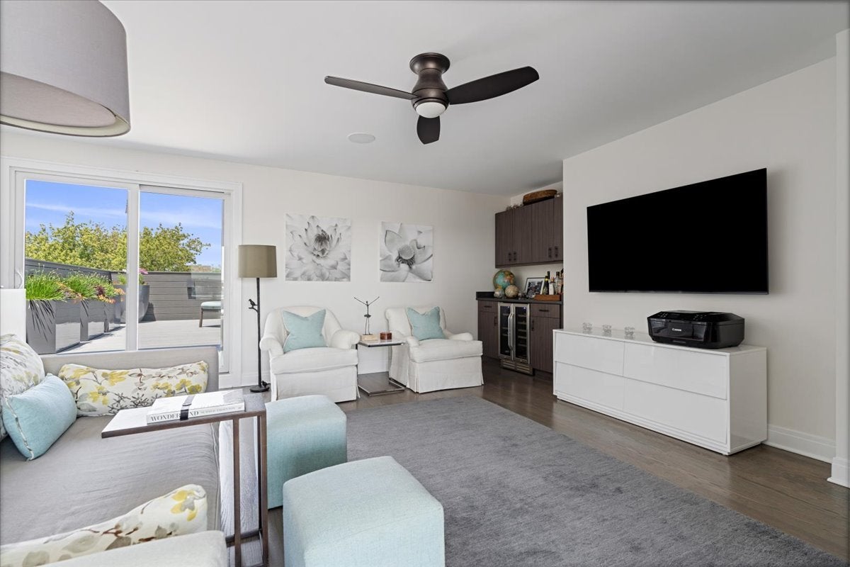 1350 W Diversey Parkway 3