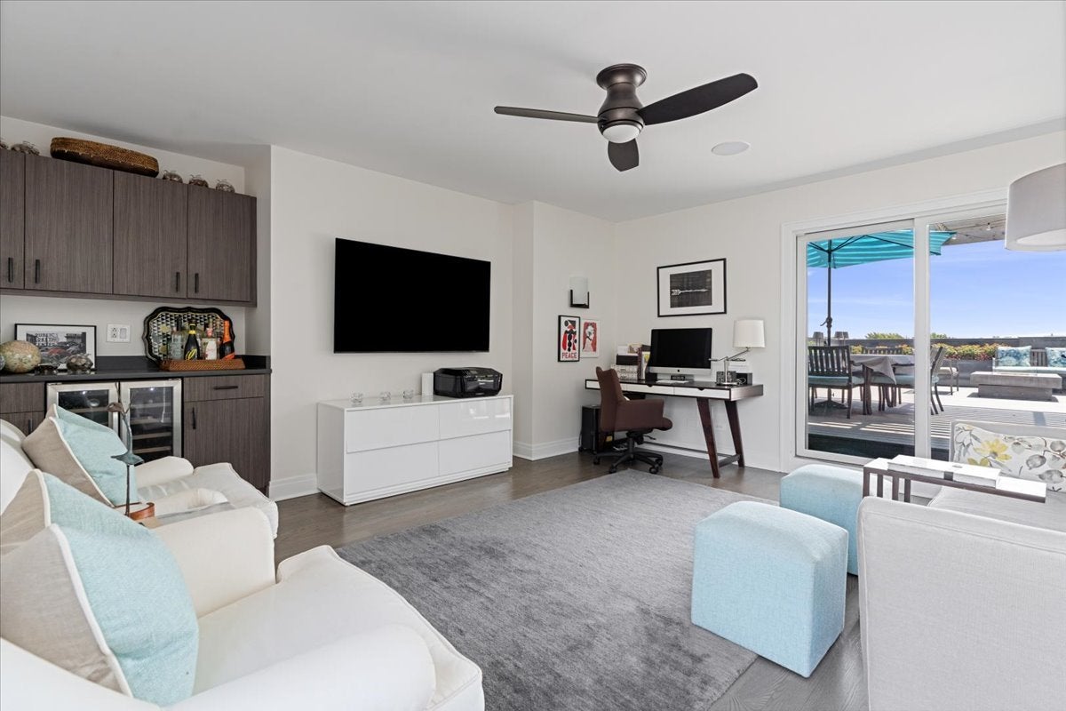 1350 W Diversey Parkway 3