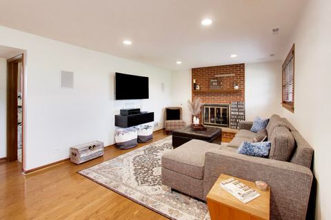 Tiny photo for 1531 S Princeton Avenue, Arlington Heights, IL 60005 (MLS # 12608014)