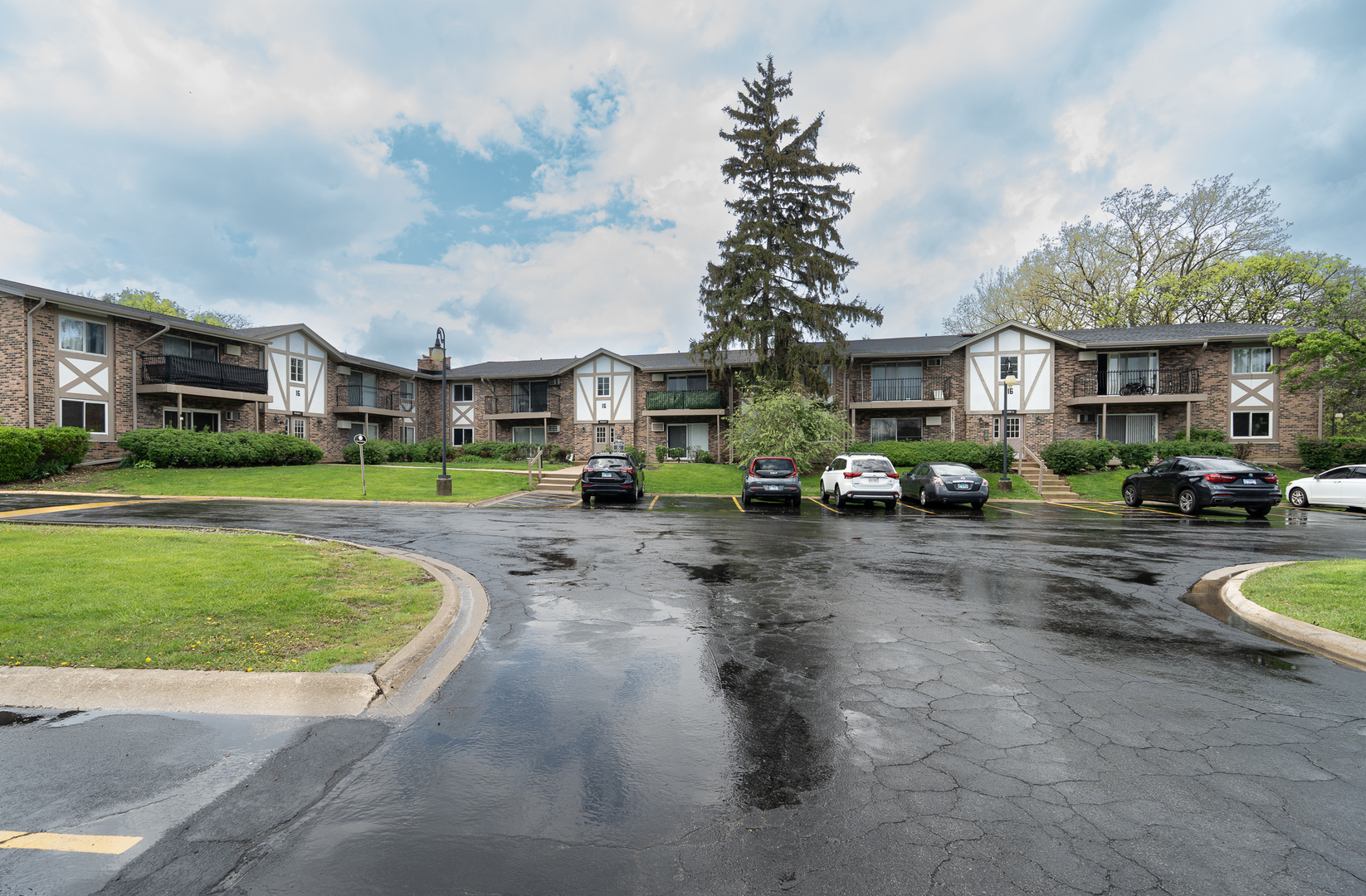 9S220 LAKE Drive 16-201