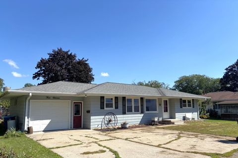 Photo of 411 Park Ct Lane, Morrison, IL 61270 (MLS # 12466107) Photo of 411 Park Ct Lane, Morrison, IL 61270 (MLS # 12466107)