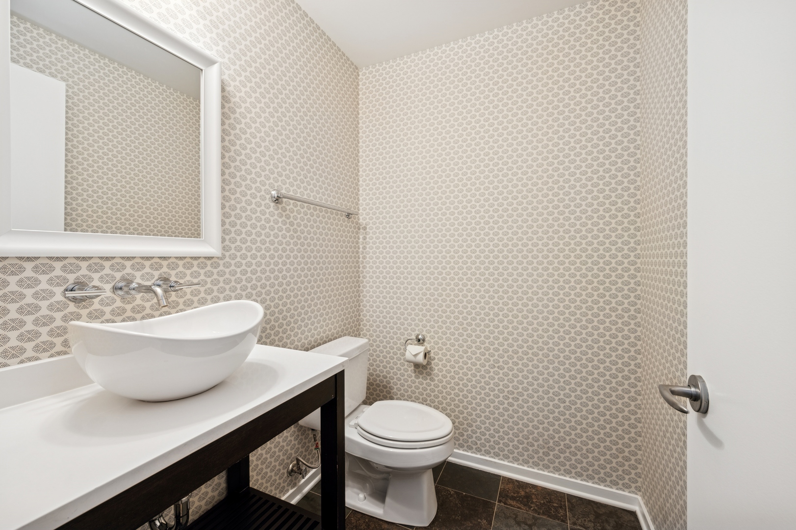 Chicago, Illinois 60654, United States, 3 Bedrooms Bedrooms, ,3 BathroomsBathrooms,Residential,Active,206896