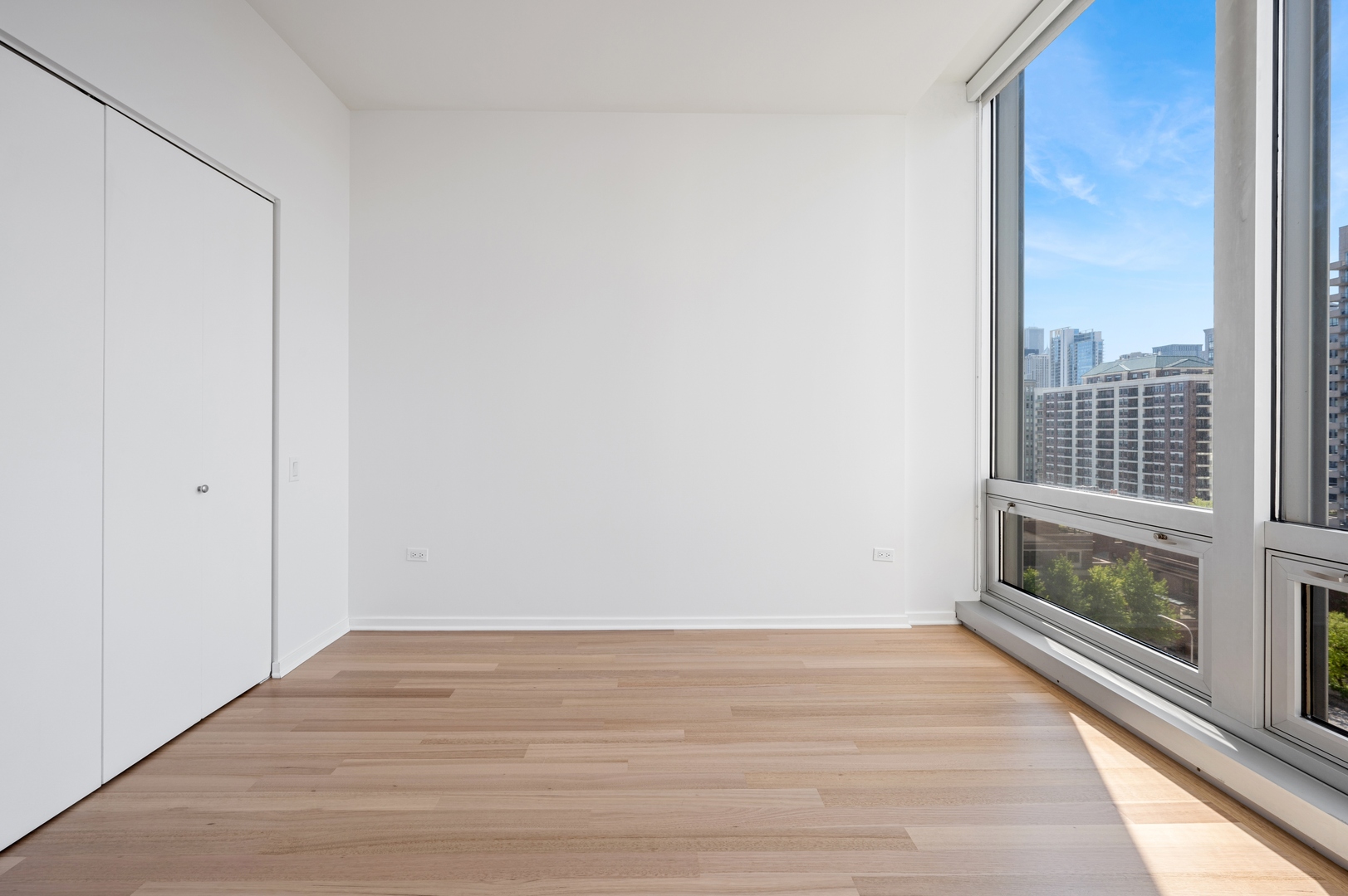 Chicago, Illinois 60654, United States, 3 Bedrooms Bedrooms, ,3 BathroomsBathrooms,Residential,Active,206896