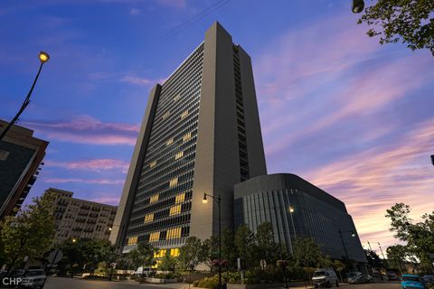 Tiny photo for 500 W SUPERIOR Street #805, Chicago, IL 60654 (MLS # 12466925)