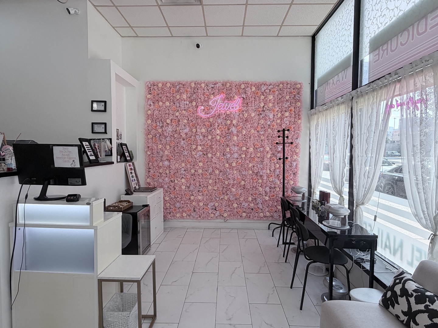 838 W Adams Street