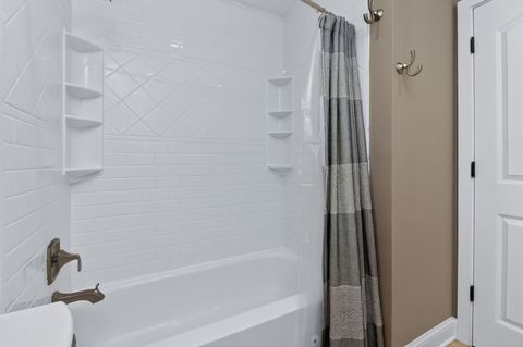 Tiny photo for 6020 Oakwood Drive #1L, Lisle, IL 60532 (MLS # 12600999)