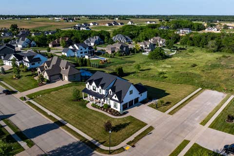 Tiny photo for 5175 Pigeon Creek Trail, Bettendorf, IA 52722 (MLS # 12666501)