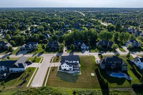 Tiny photo for 5175 Pigeon Creek Trail, Bettendorf, IA 52722 (MLS # 12666501)