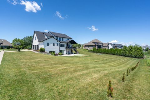 Tiny photo for 5175 Pigeon Creek Trail, Bettendorf, IA 52722 (MLS # 12666501)