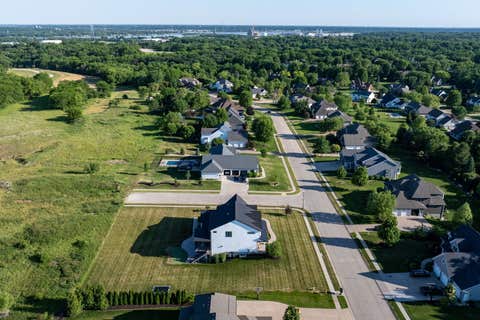 Tiny photo for 5175 Pigeon Creek Trail, Bettendorf, IA 52722 (MLS # 12666501)