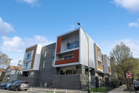 935 N Hermitage Avenue 3 Chicago IL 60622