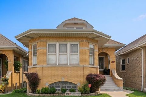 3121 N Monitor Avenue B Chicago IL 60634
