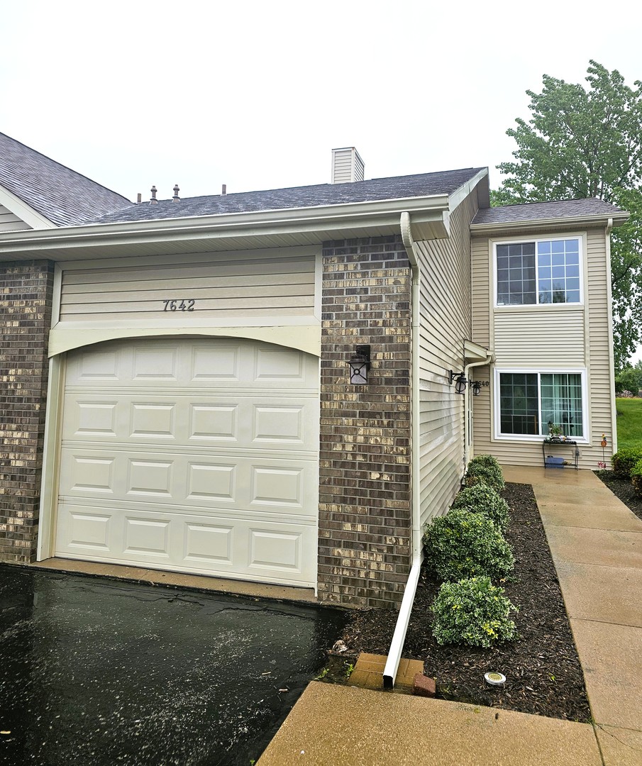 7642 Creek Bend 7642