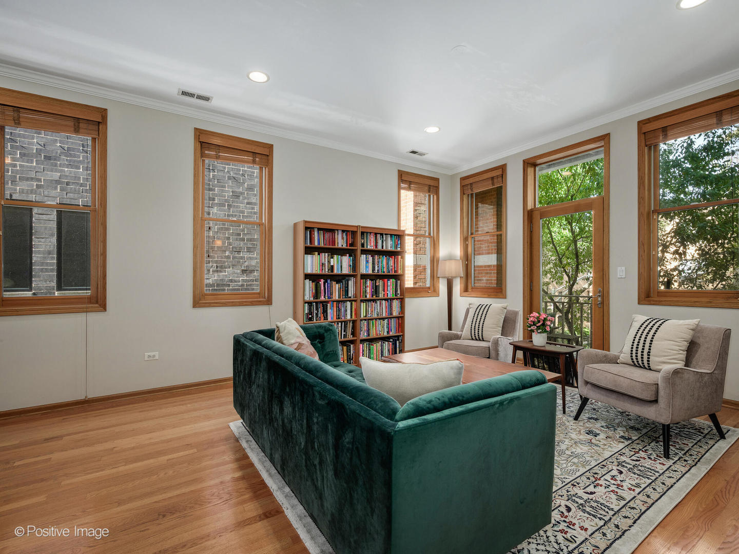 1225 W CARMEN Avenue 2N