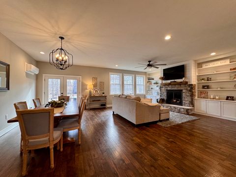 Tiny photo for 15060 Lakepoint Drive, Benton, IL 62812 (MLS # 12574705)