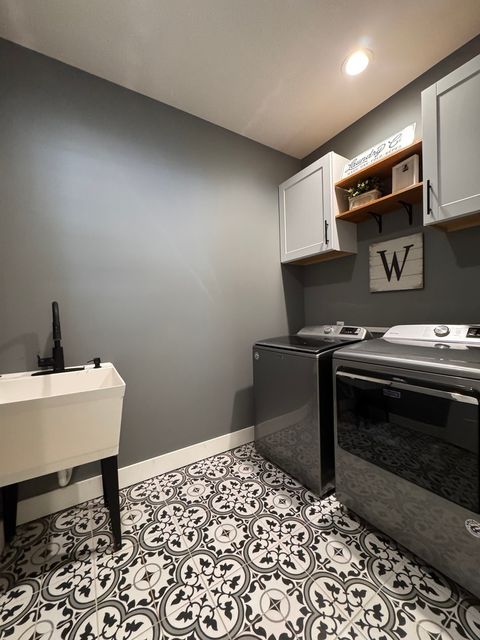 Tiny photo for 15060 Lakepoint Drive, Benton, IL 62812 (MLS # 12574705)