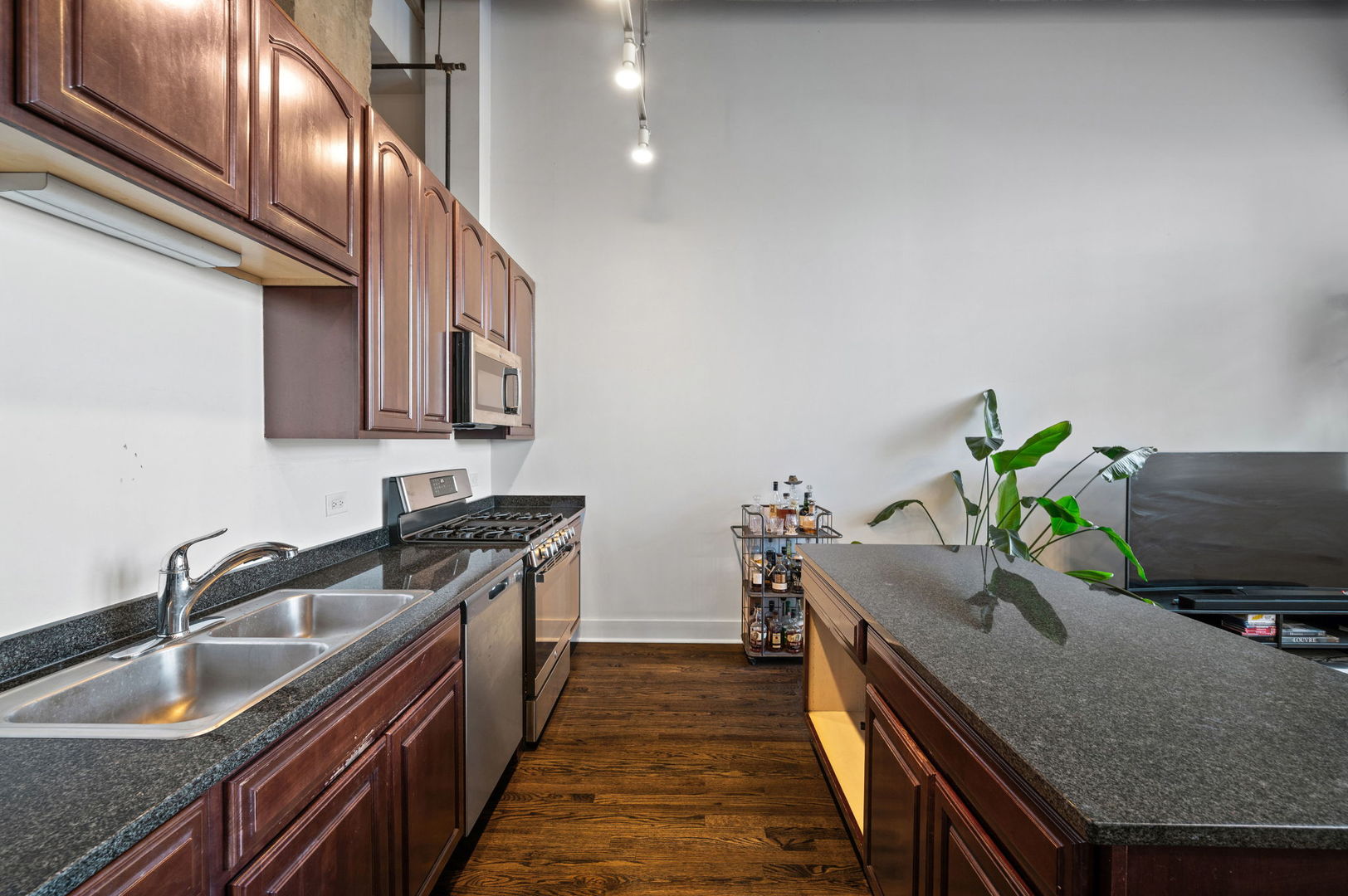 1645 W Ogden Avenue 328