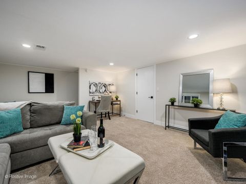 Tiny photo for 932 N Wheeling Road, Mount Prospect, IL 60056 (MLS # 12543960)