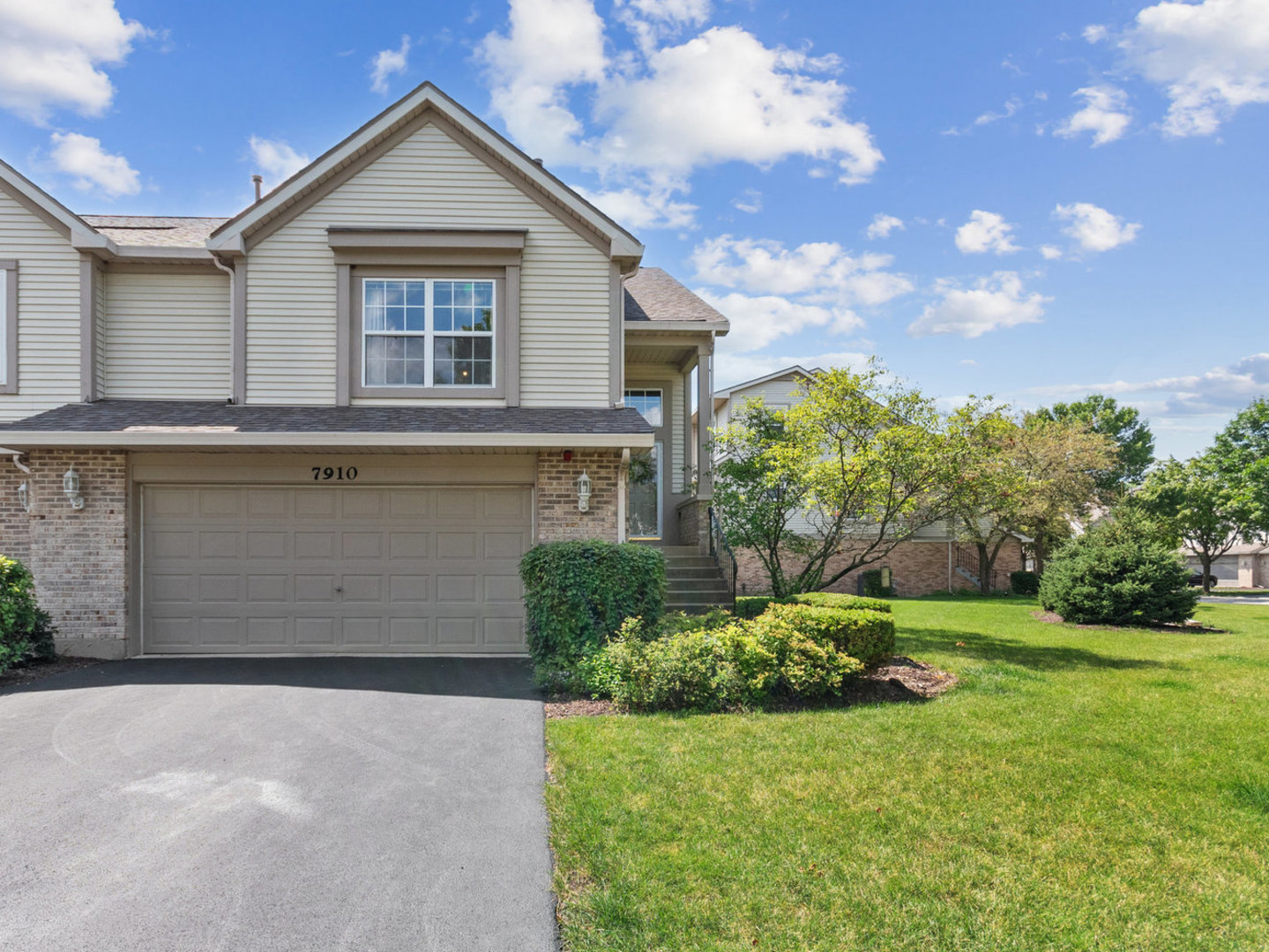 View Darien, IL 60561 townhome